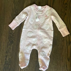 Gap baby fuzzy hearts one piece sleeper size 0-3 months NWT